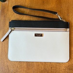 Kate Spade NWOT Medium Saffiano Leather Wristlet